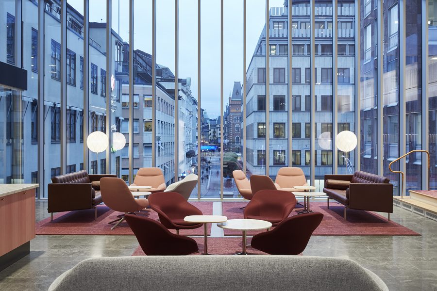Handvävda mattor i lounge på Nordeas kontor, projekt av Thomas Eriksson Arkitekter.