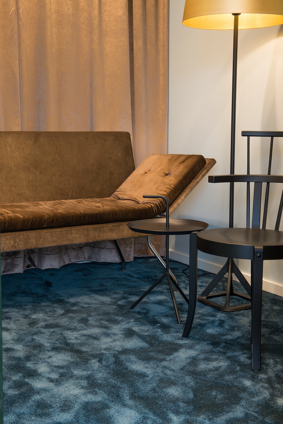 Matta Frame Superior 1064 under sittgrupp på Kinnarps kontor.