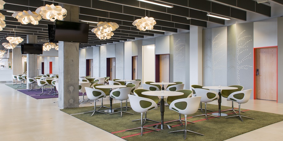 Handtuftad matta med specialmönster på Tele2 Arena.