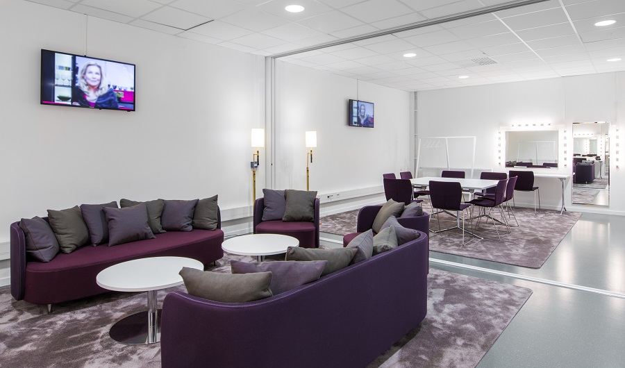 Handtuftad matta med specialmönster på Tele2 Arena.