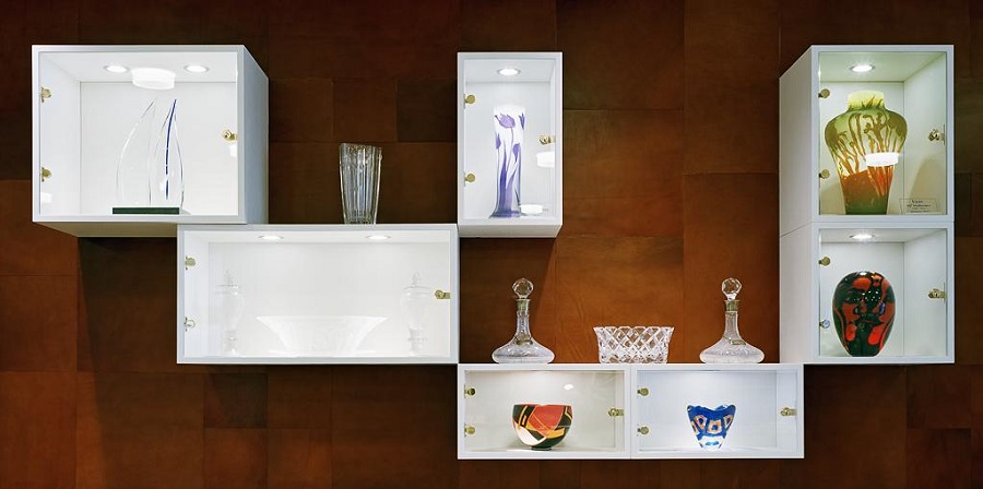 Läderplattor fästa på vägg på Svensk Exportkredit.