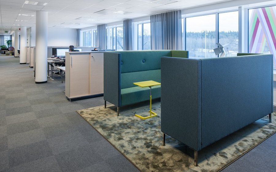 Matta Frame Superior 1064 under sittgrupp på JMs kontor.