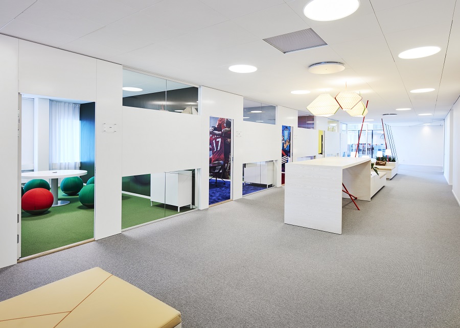 Heltäckande matta Metric Superior 1016 på Svenska Spels kontor.