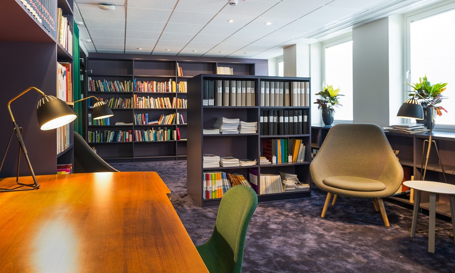 Matta Frame Superior 1064 i bibliotek på TCOs kontor, projekt av Tema.