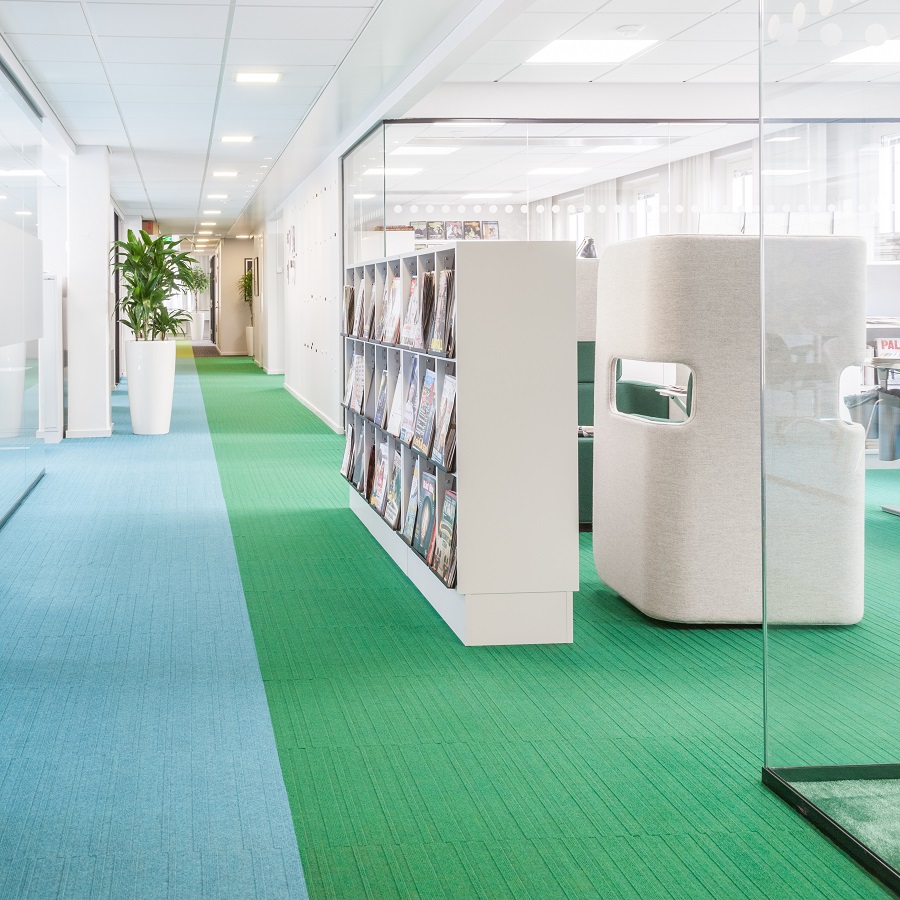 Heltäckande textil platta Lateral på LO's kontor.