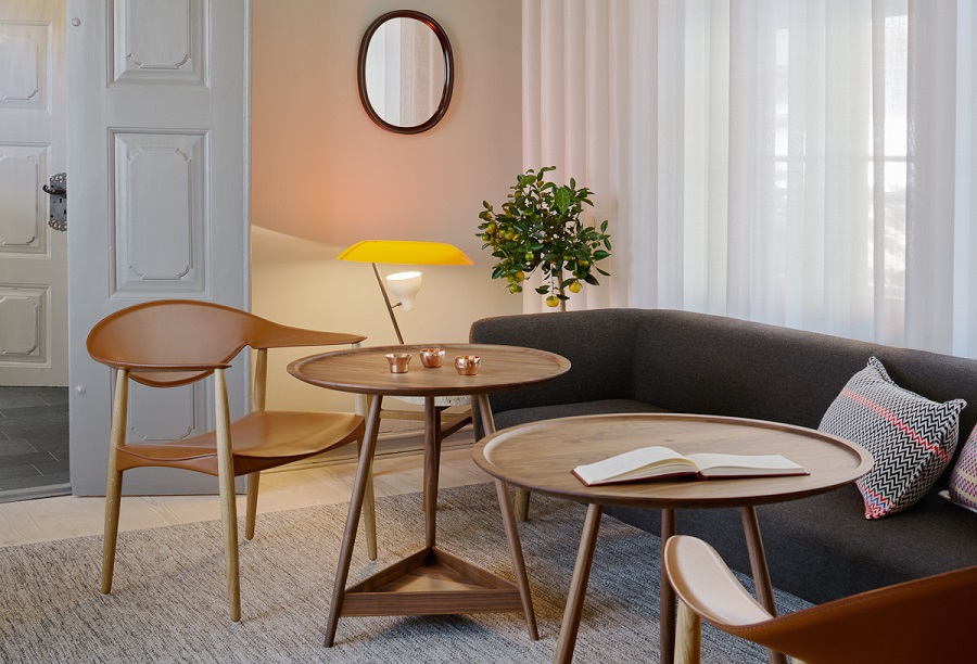 Handvävd matta i hotellrum på Villa Terminus Bergen, projekt av Claesson Koivisto Rune.