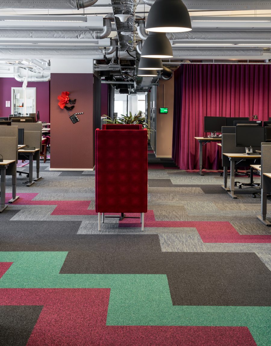 Textila plattor Tivoli och Infinity på TV4 Bonnier Broadcasting, projekt av Spectrum Arkitekter.