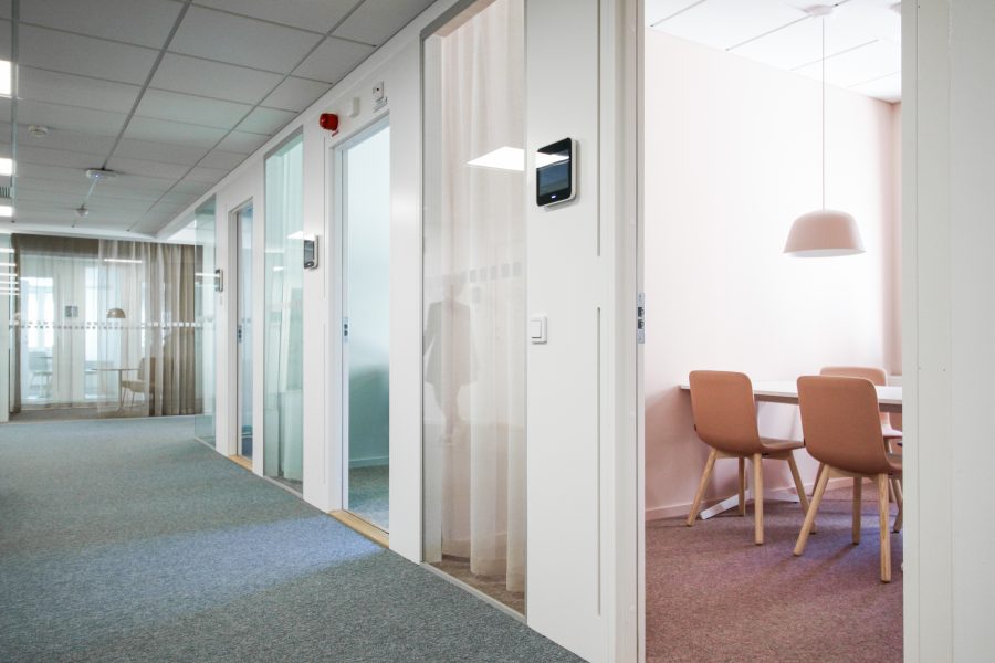 Textil platta Tivoli och heltäckande matta Tretford på Poolia's kontor, projekt av Part Bukowska.