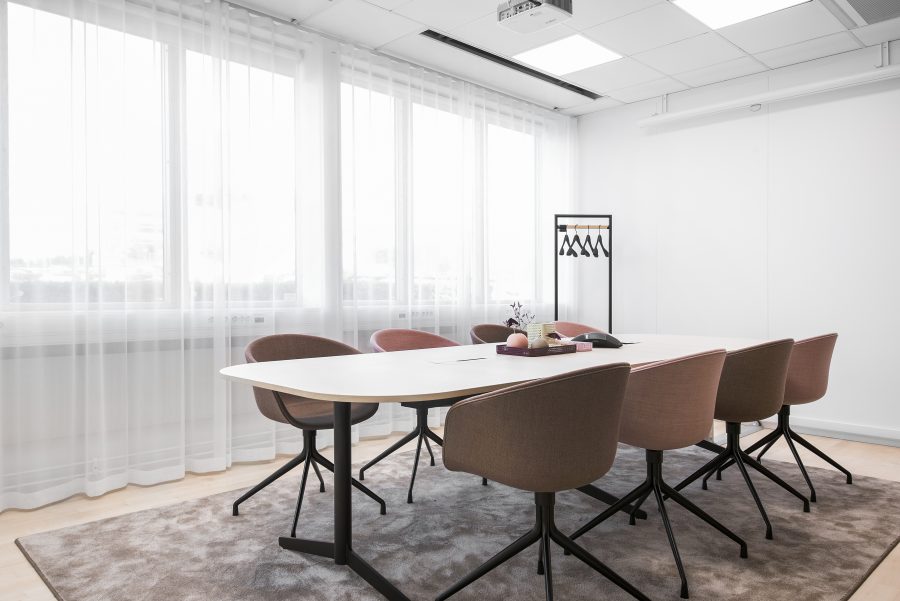 Matta Frame Superior 1064 under sittgrupp på Sigmas kontor, projekt av Addentity Interiör.