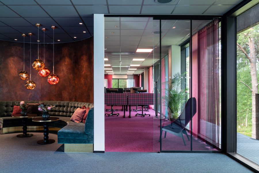 Heltäckande textila plattor Infinity och Tivoli på Meridiums kontor, projekt av Kajenn Design och Inredning.