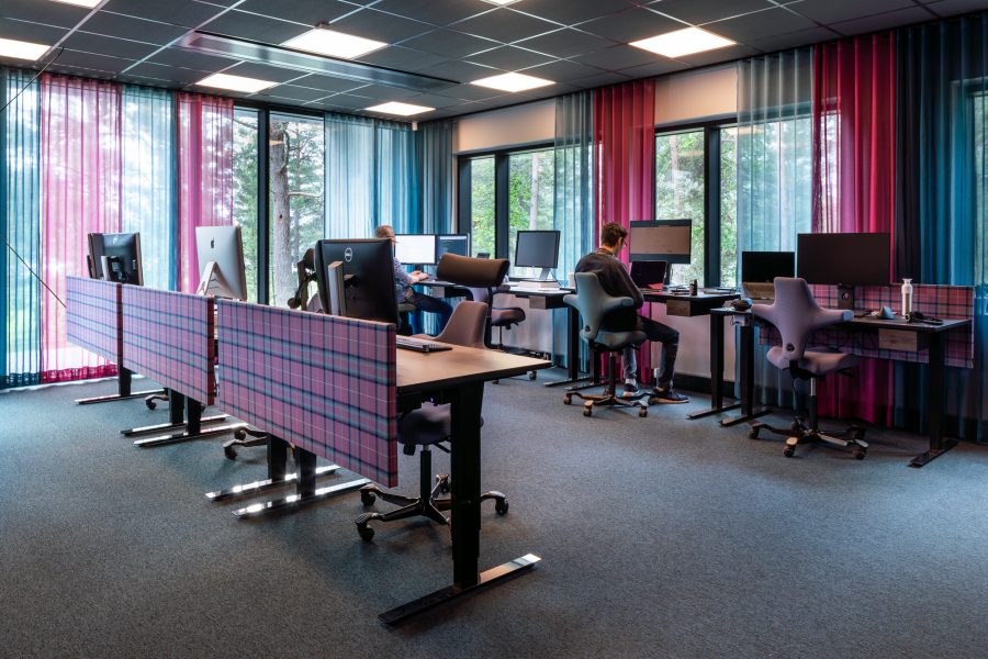 Heltäckande textil platta Tivoli på Meridiums kontor, projekt av Kajenn Design och Inredning.