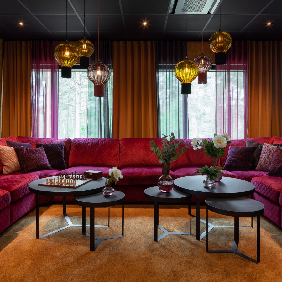 Matta Fram Superior 1064 under sittgrupp på Meridiums kontor, projekt av Kajenn Design och Inredning.