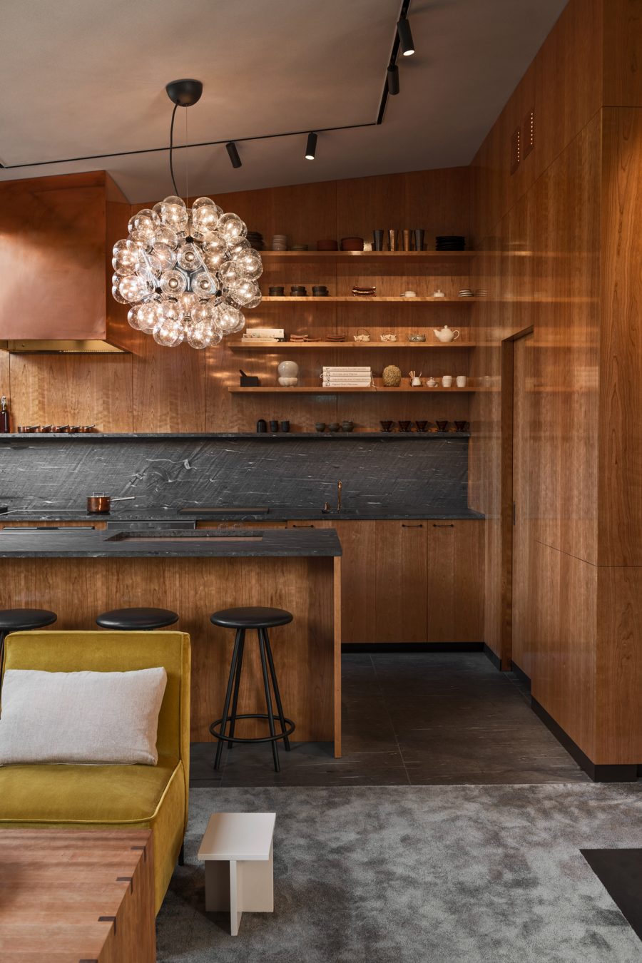 Frame Superior 1064 i lounge på restaurang Franzén, projekt av Joyn Studio.